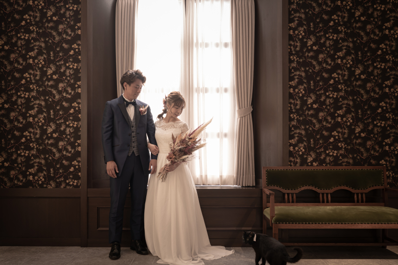 モダンな窓辺での一枚