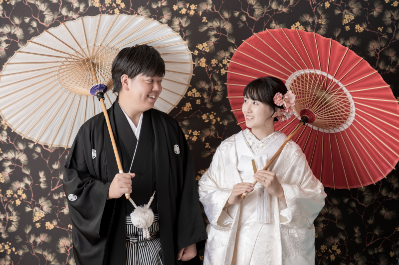 番傘を使いながら