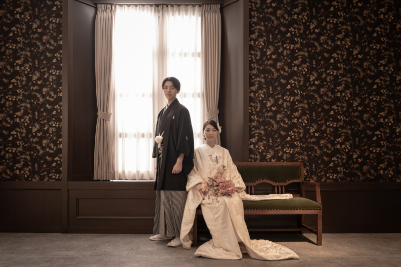 大正レトロは椅子に座って