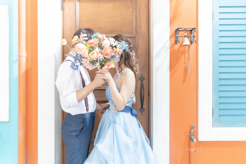 明るい陽射しの中で