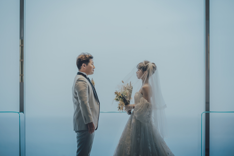 ガラス張りの祭壇