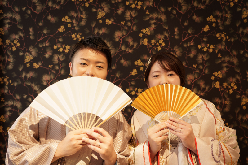 扇子を使ったこんなショットも!