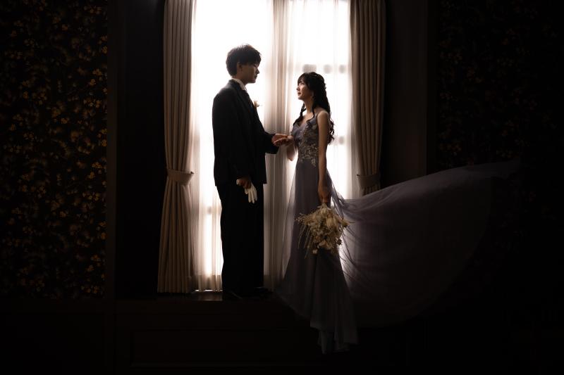 浮かび上がるシルエットのように