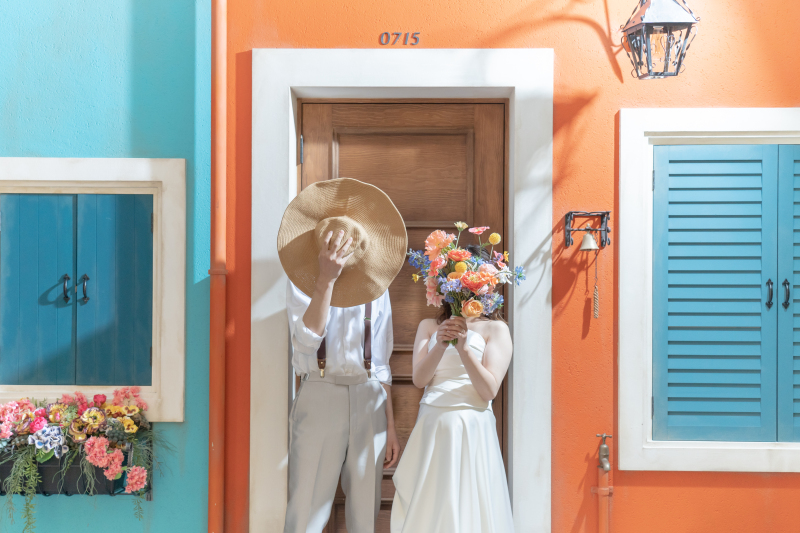  雰囲気を変えて、ブラーノ島をイメージした壁面でも