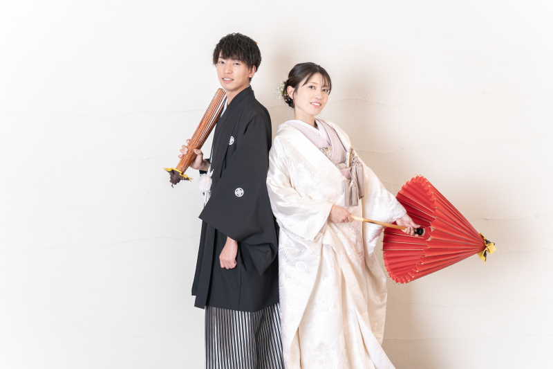 白無垢を羽織って