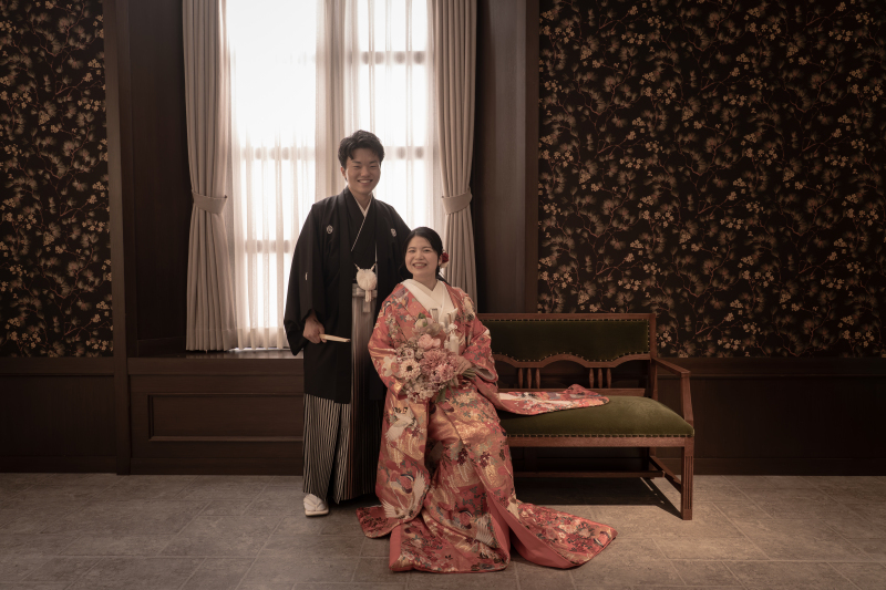 椅子に座りながら