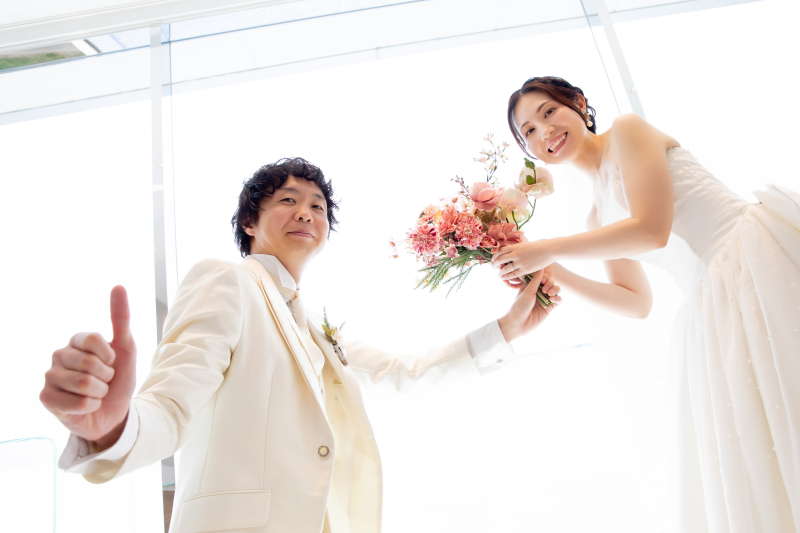 花束に添えたポーズに込める想い♡