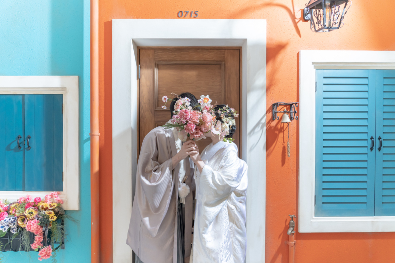 お顔を隠してのショットも