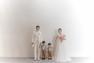 家族と一緒に～ファミリーウェディングフォト～　スタジオ洋装1着プラン