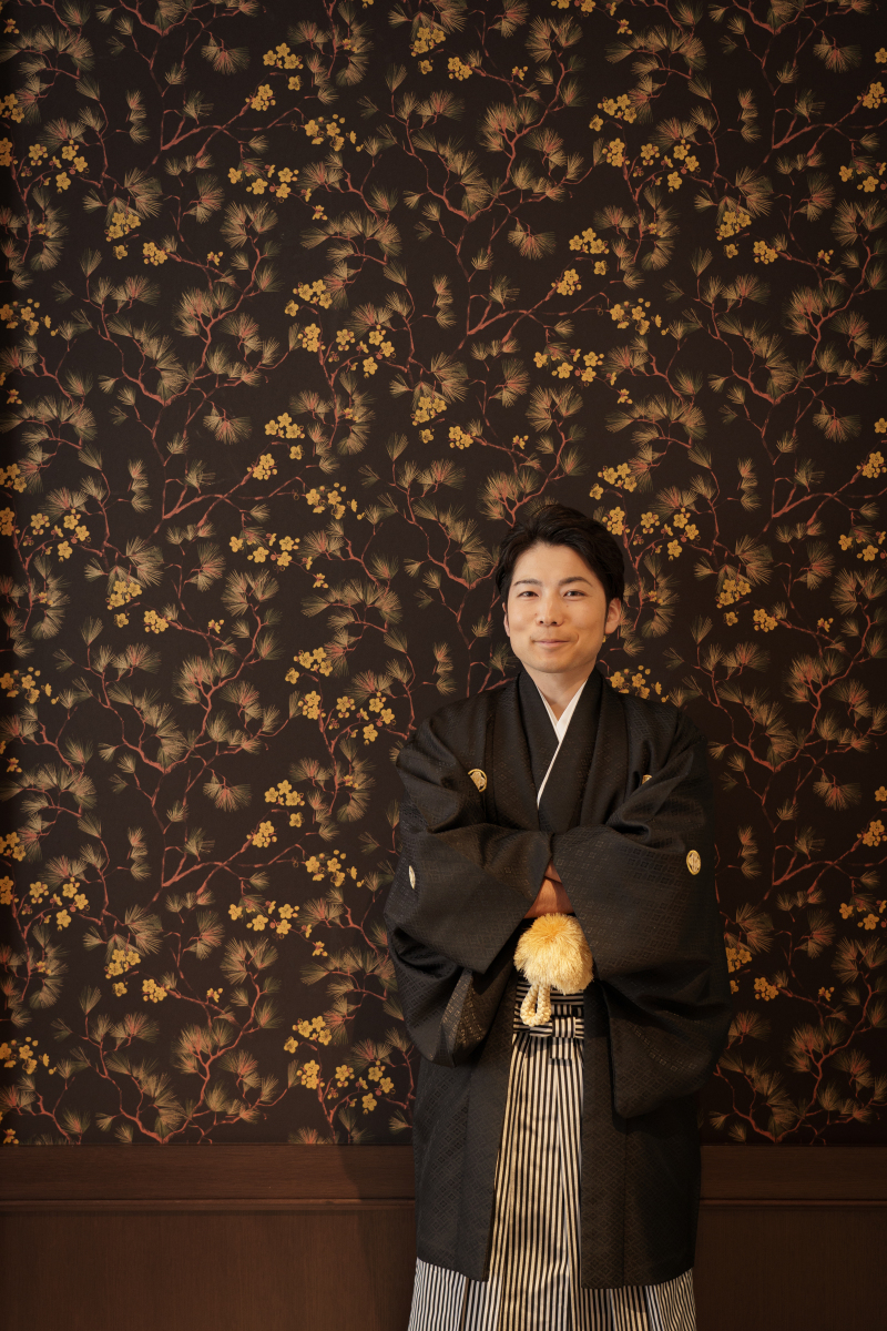 レトロモダンな背景でクールな印象に