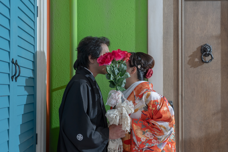 バラの花でお顔隠し・・♪