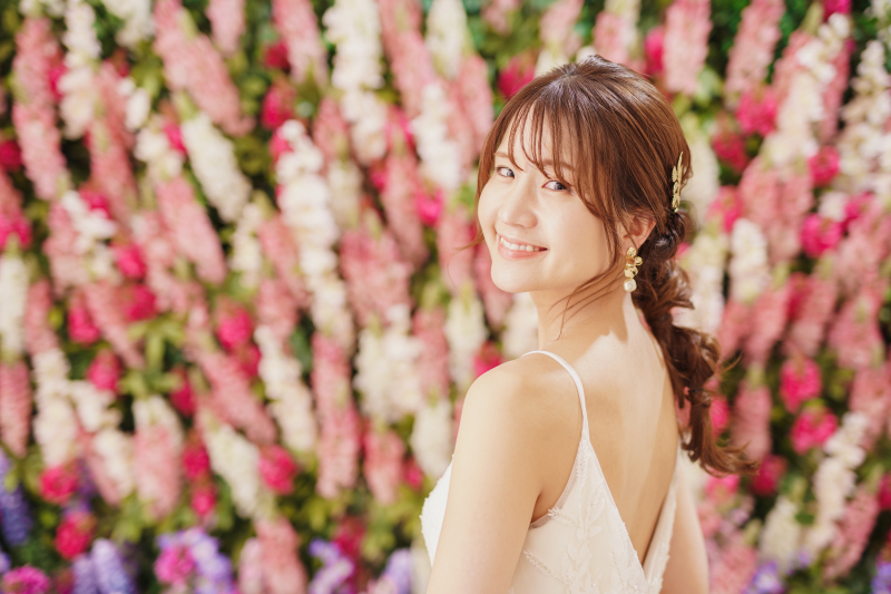 振り向きショットも華やかに