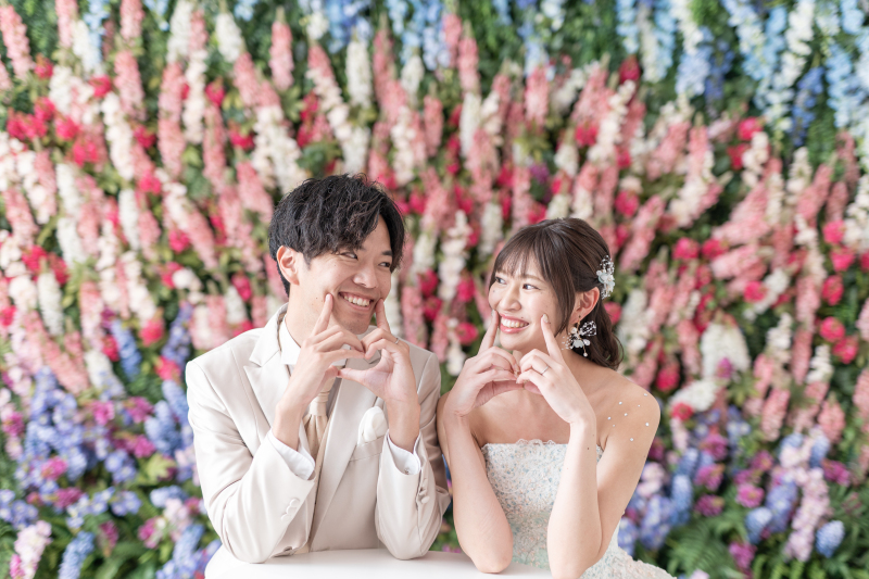 花々に包まれて弾けるハートの笑顔♡