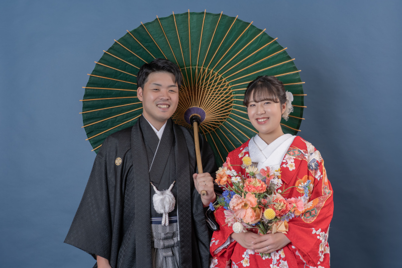 ネイビーの背景で