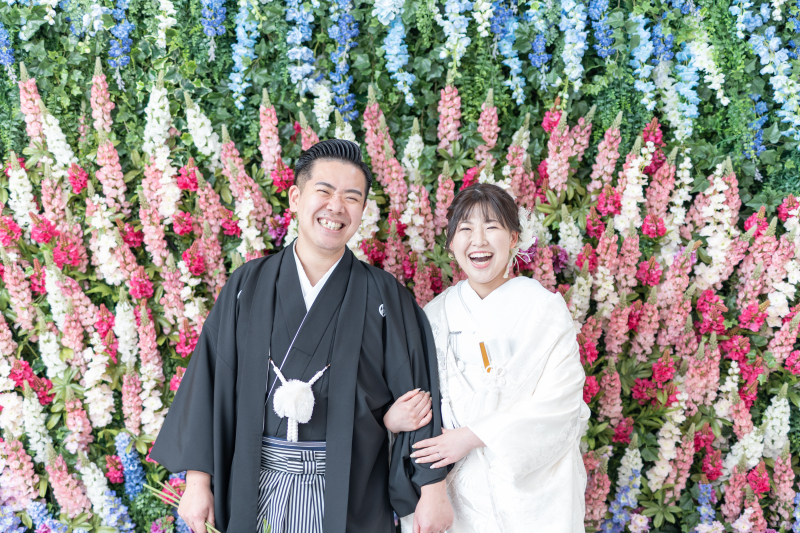 ルピナスの花畑に白無垢がばっちり映えます