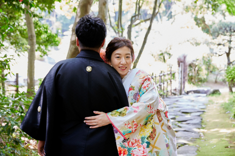 仲睦まじく寄り添ったおふたりも