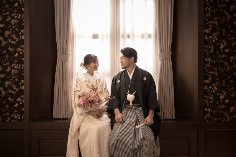 大正ロマンでは窓辺で