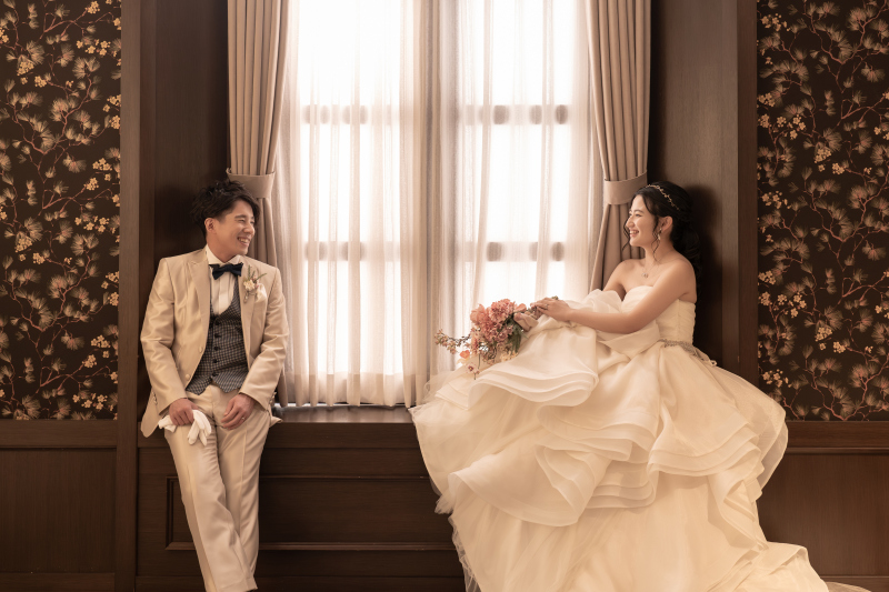 窓辺は座ってみたり