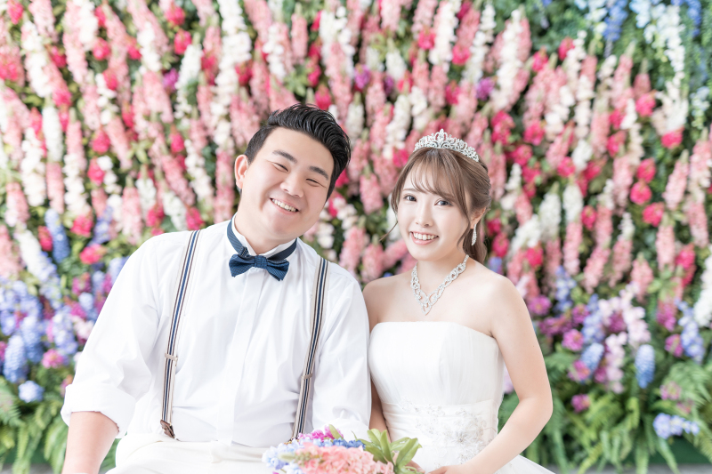  華やかなお花畑の中で