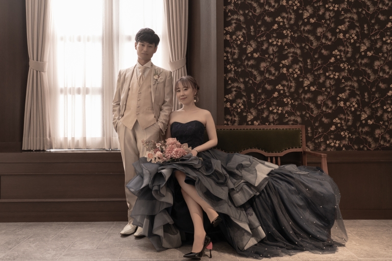 洋装2着目はネイビーのカラードレスを