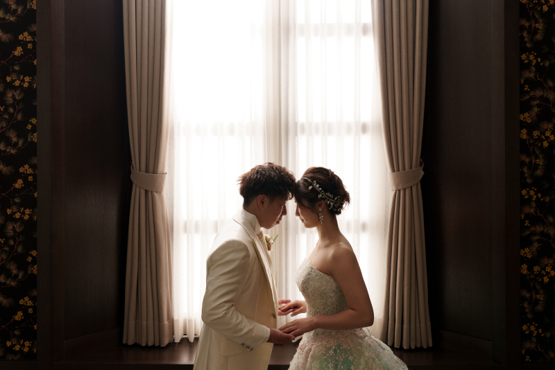 窓から差し込む光を使って