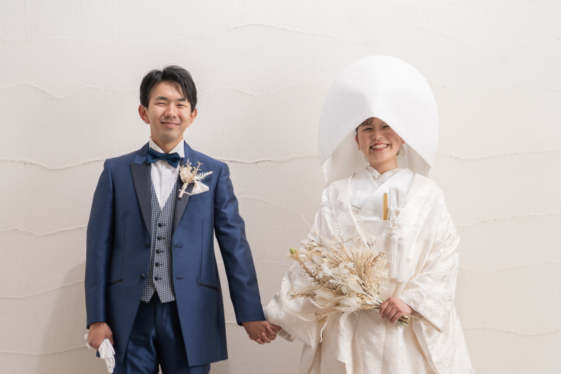 手を携えて一歩。未来へ向かう二人の笑顔♡
