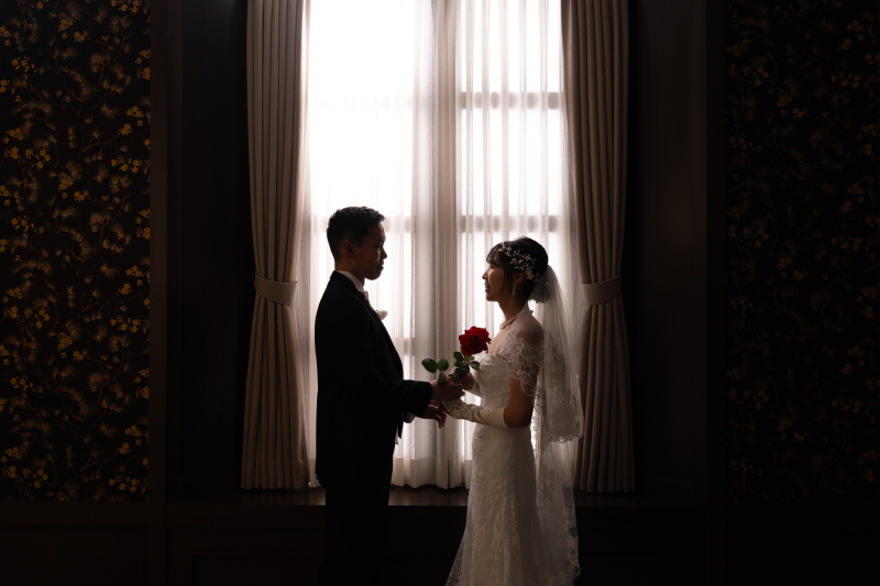 プレゼントの赤いバラを