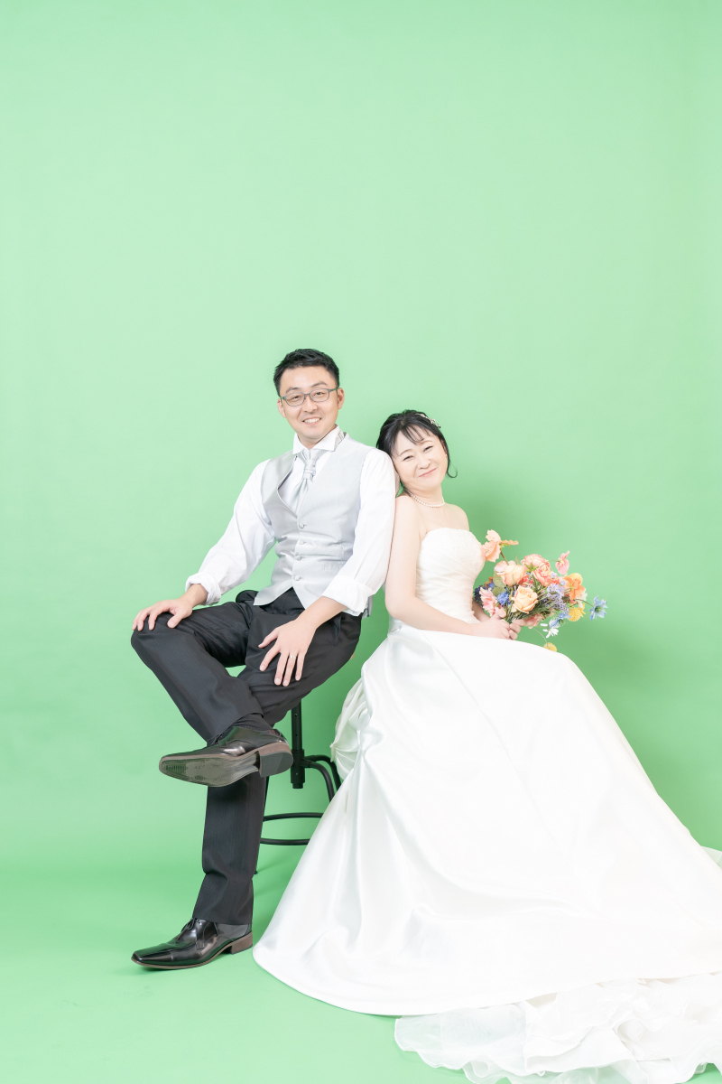 椅子に座りながら