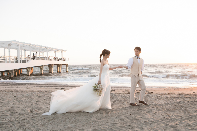 海×ウェディングドレス＆タキシード