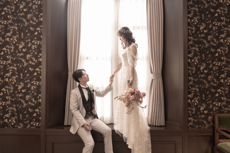 レトロモダンの窓辺で