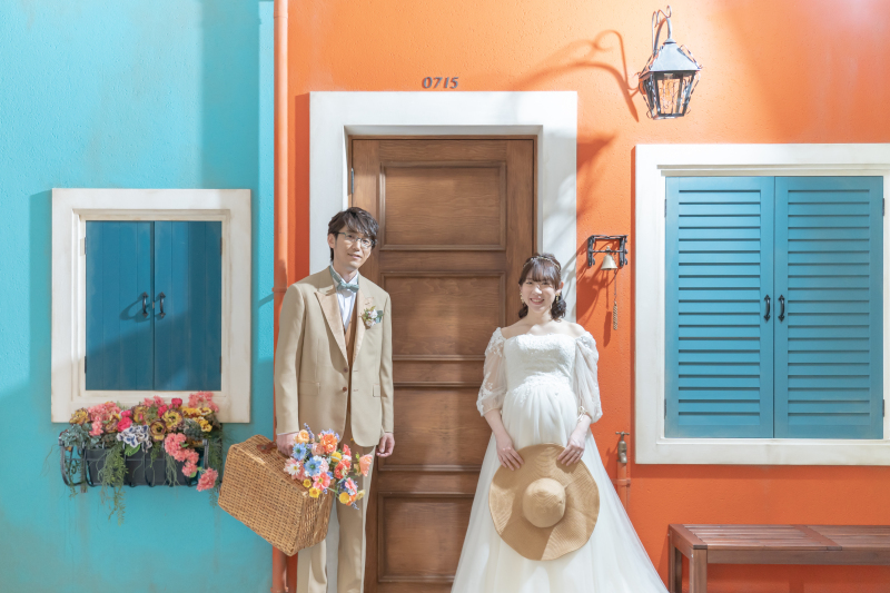 ブラーノ島をイメージしたカラフルな背景