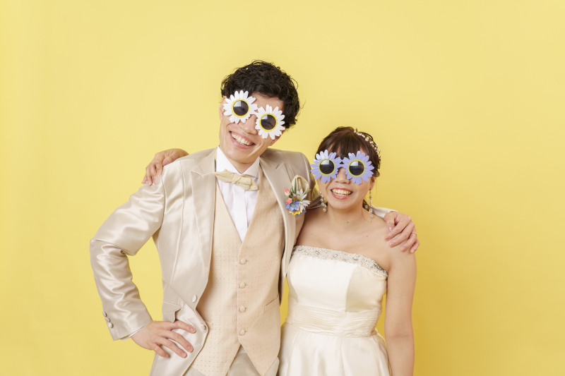 イエローの背景でパット明るく