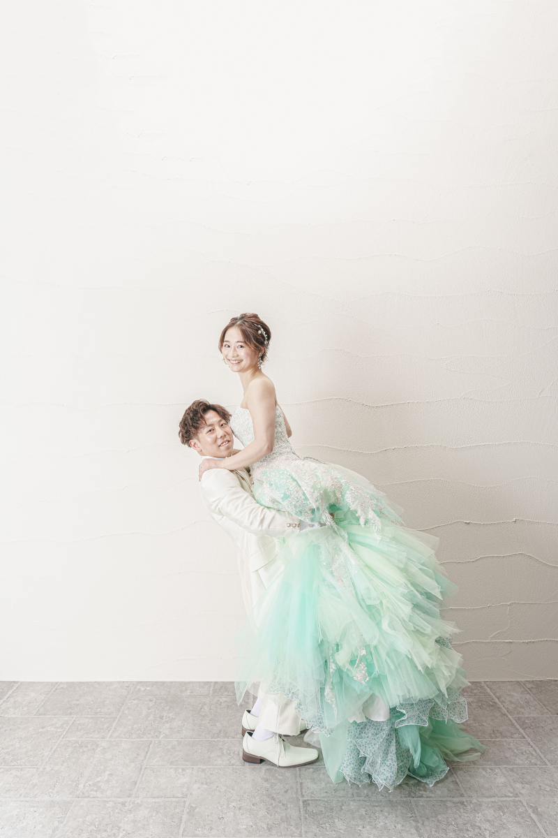 力持ちのご新郎様にこんなポーズもお願いしました♪