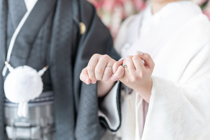 手を取り合うおふたりに祝福を・・・♡