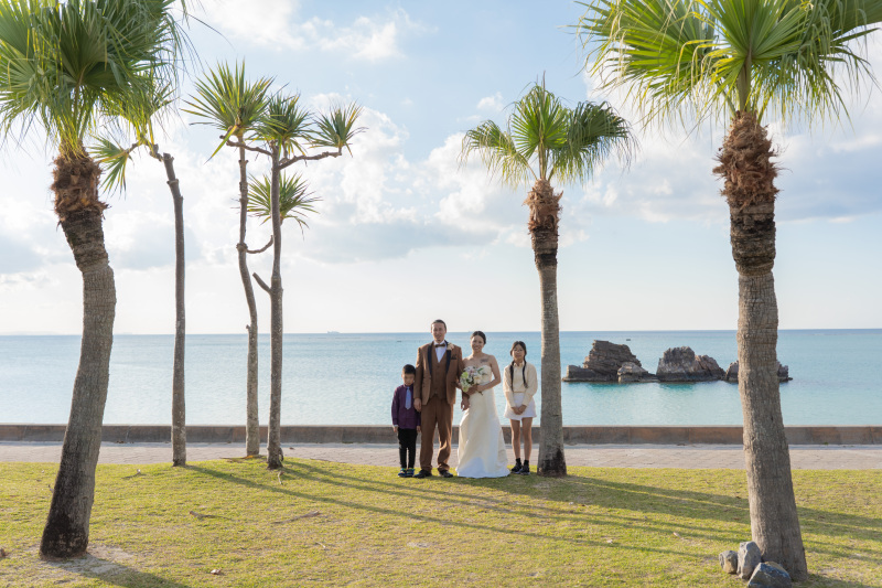 家族のはじまりを刻む、ビーチフォトウェディング