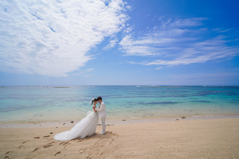 白ドレスでビーチ撮影