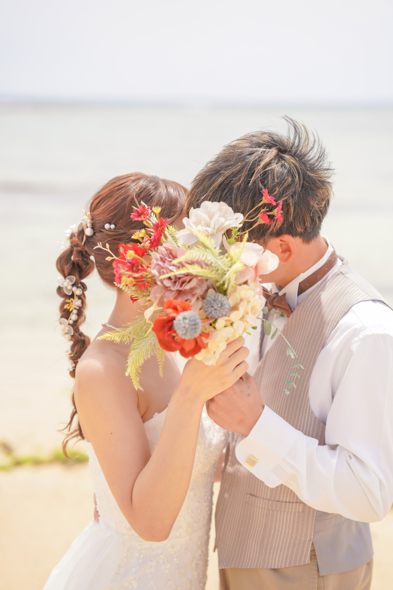 ブーケ越しのキスシーン