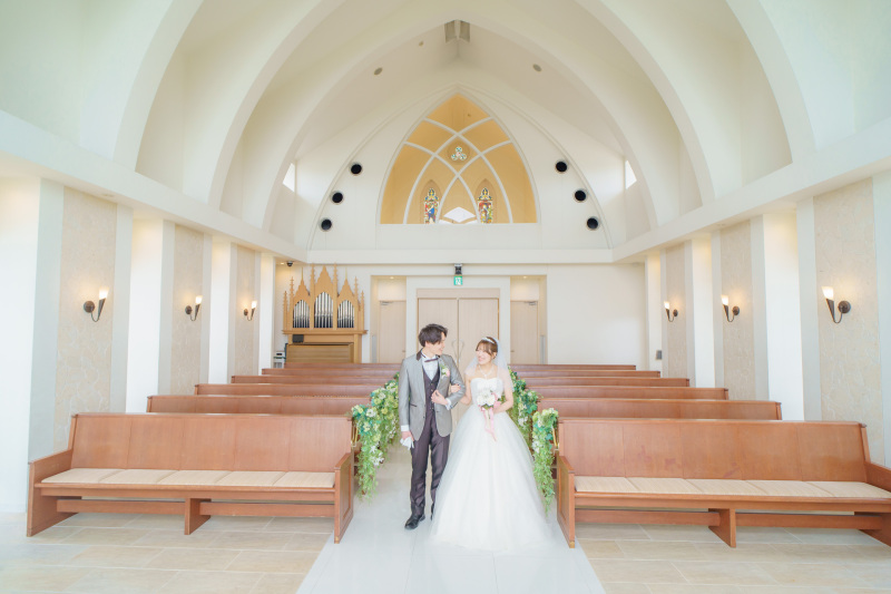 丘の上チャペルへ入場