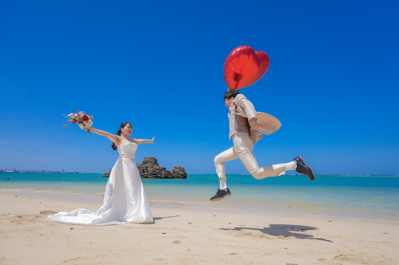 新婦さんのもとへ、大ジャンプ!