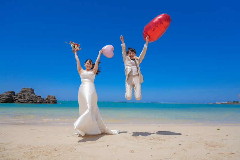 ハートを高く掲げてジャンプ!