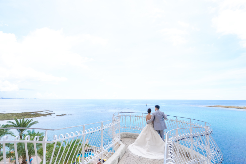 海の見える場所で、静かに寄り添って