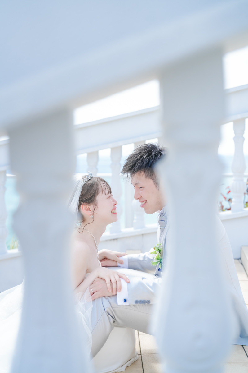 階段で交わすまなざし