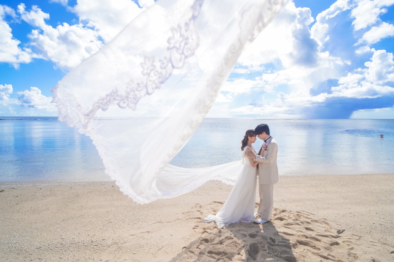 空中で舞うベール