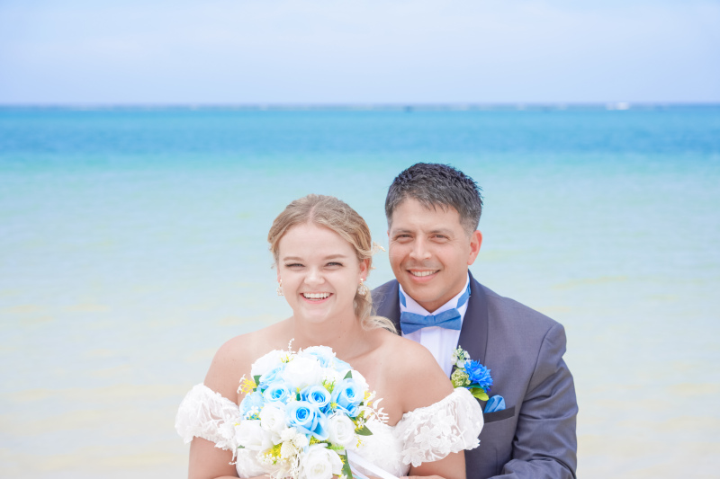 新郎のバックハグ