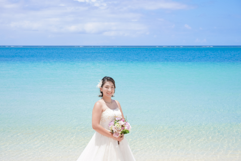 まるでマーメイド。ビーチに映える花嫁姿