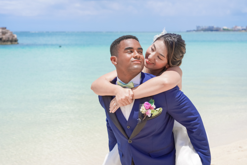 照れながらも、目が合えば笑顔