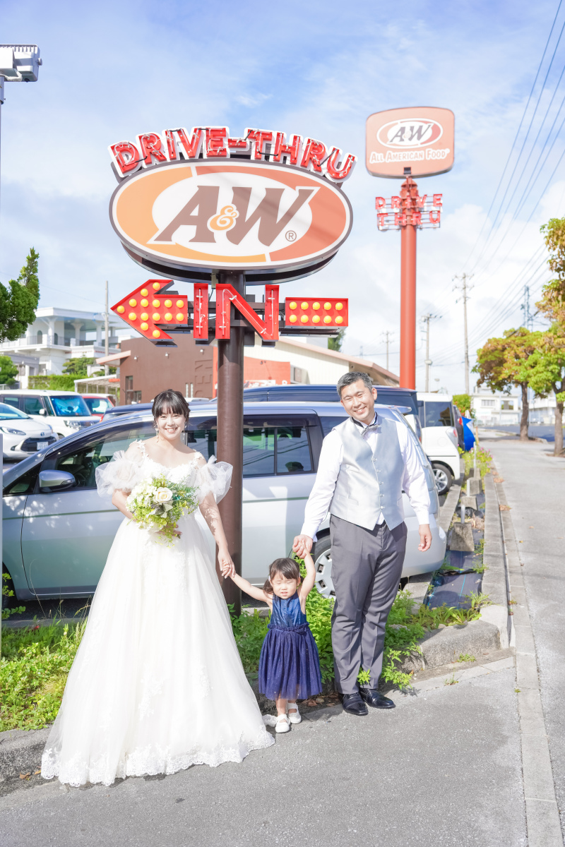 A&Wの看板と一緒に、沖縄らしい記念ショット
