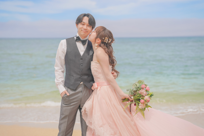 ほっぺにキスで愛らしい一枚
