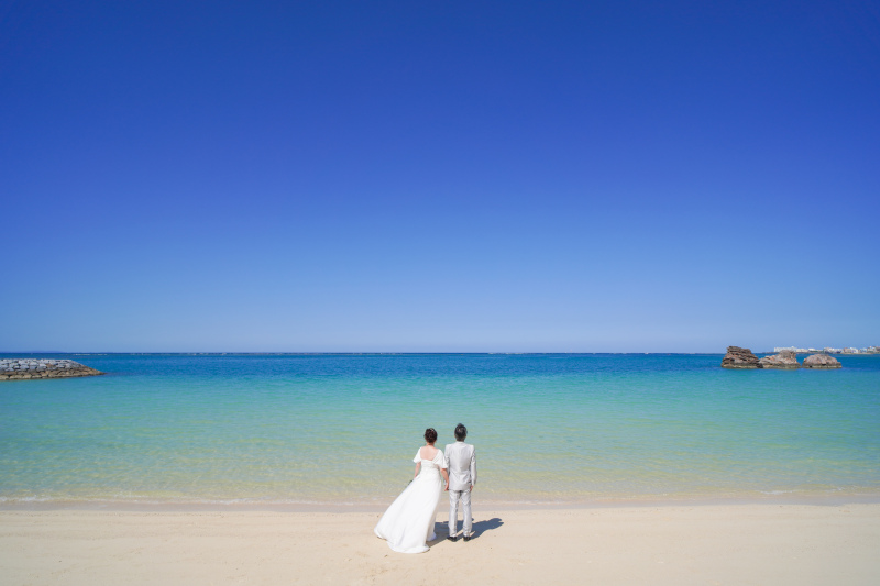 ビーチをバックに撮影