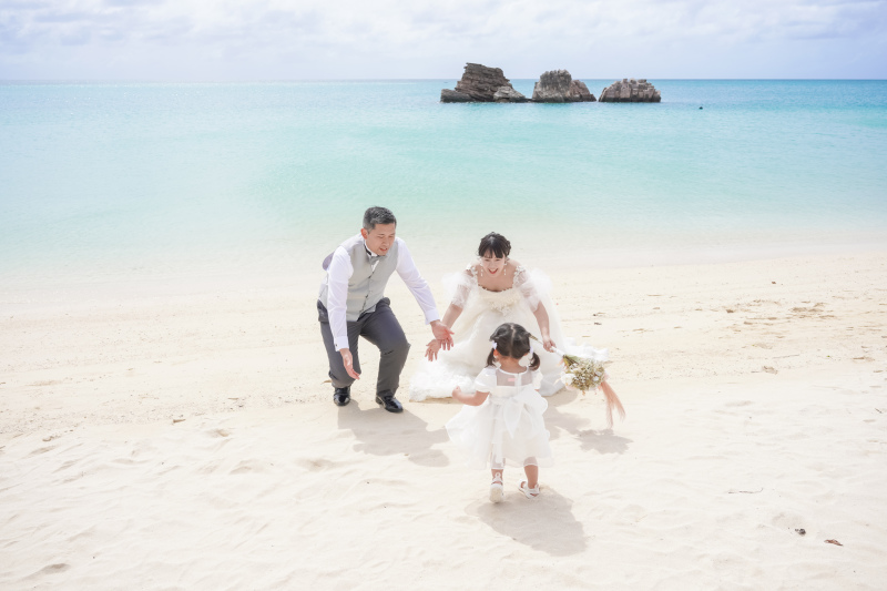 パパママ待って~!娘ちゃんがかけ寄るワンシーン